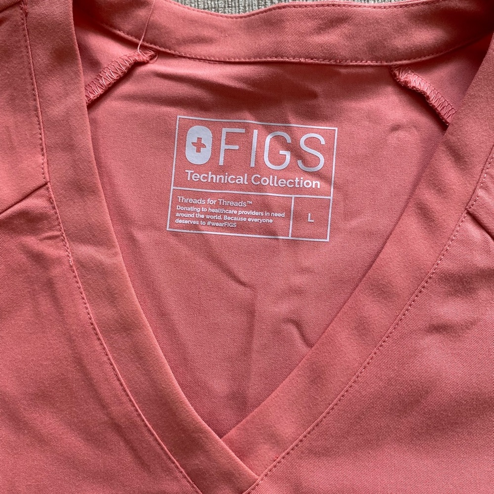 FIG Clothing Rafaela Scrub Top new with out tag